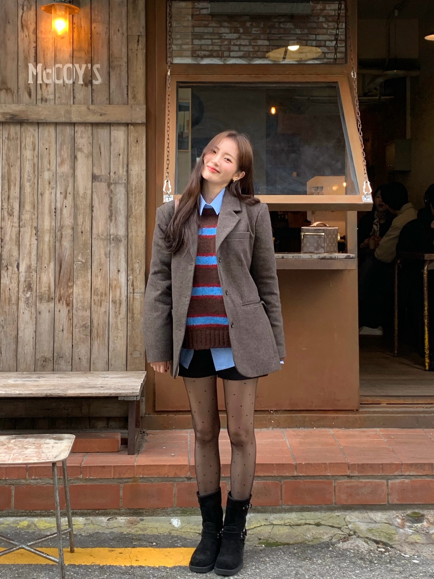 Giờ sắm gì để sang năm 2026 mặc vẫn đẹp: 5 gợi ý không thể xuất sắc hơn- Ảnh 3. Giờ sắm gì để sang năm 2026 mặc vẫn đẹp: 5 gợi ý không thể xuất sắc hơn- Ảnh 3.