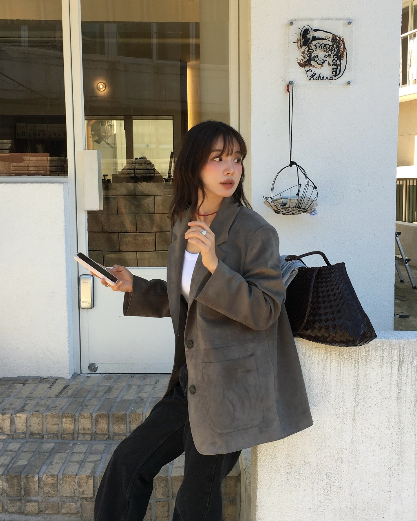 5 Mẫu áo khoác sang trọng nâng tầm phong cách đơn giản - Ảnh 1. 5 Mẫu áo khoác sang trọng nâng tầm phong cách đơn giản - Ảnh 1.