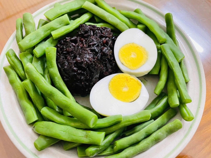 Gạo lứt có hàm lượng chất xơ cao làm chậm hấp thu glucose vào máu. Ảnh minh họa: Thanh Ba