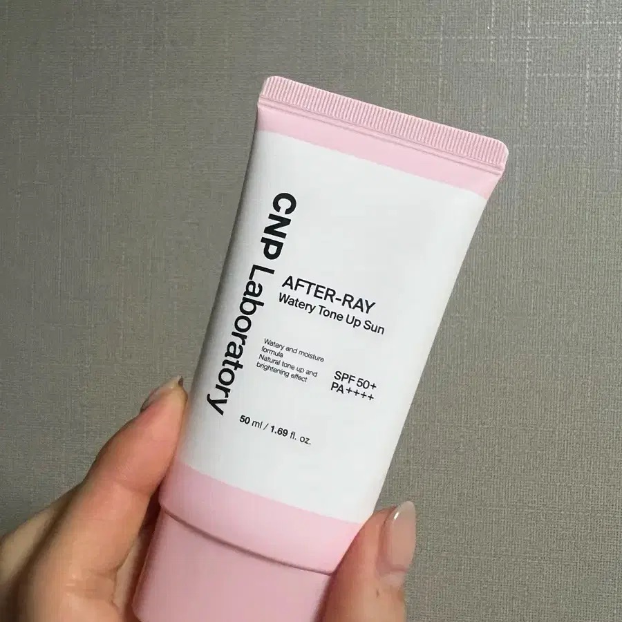 5 tuýp kem chống nắng nâng tone giá dễ thở, chất lượng được khen nhất năm 2025- Ảnh 1.