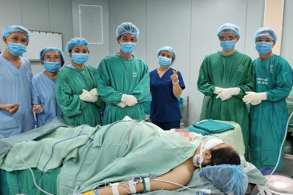 65 ngày làm nên phép màu cho thai phụ phải ghép tạm tay đứt lìa vào chân - 2