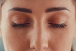 Chỉ nhìn lông mi có thể phát hiện 4 vấn đề sức khỏe đáng lo ngại