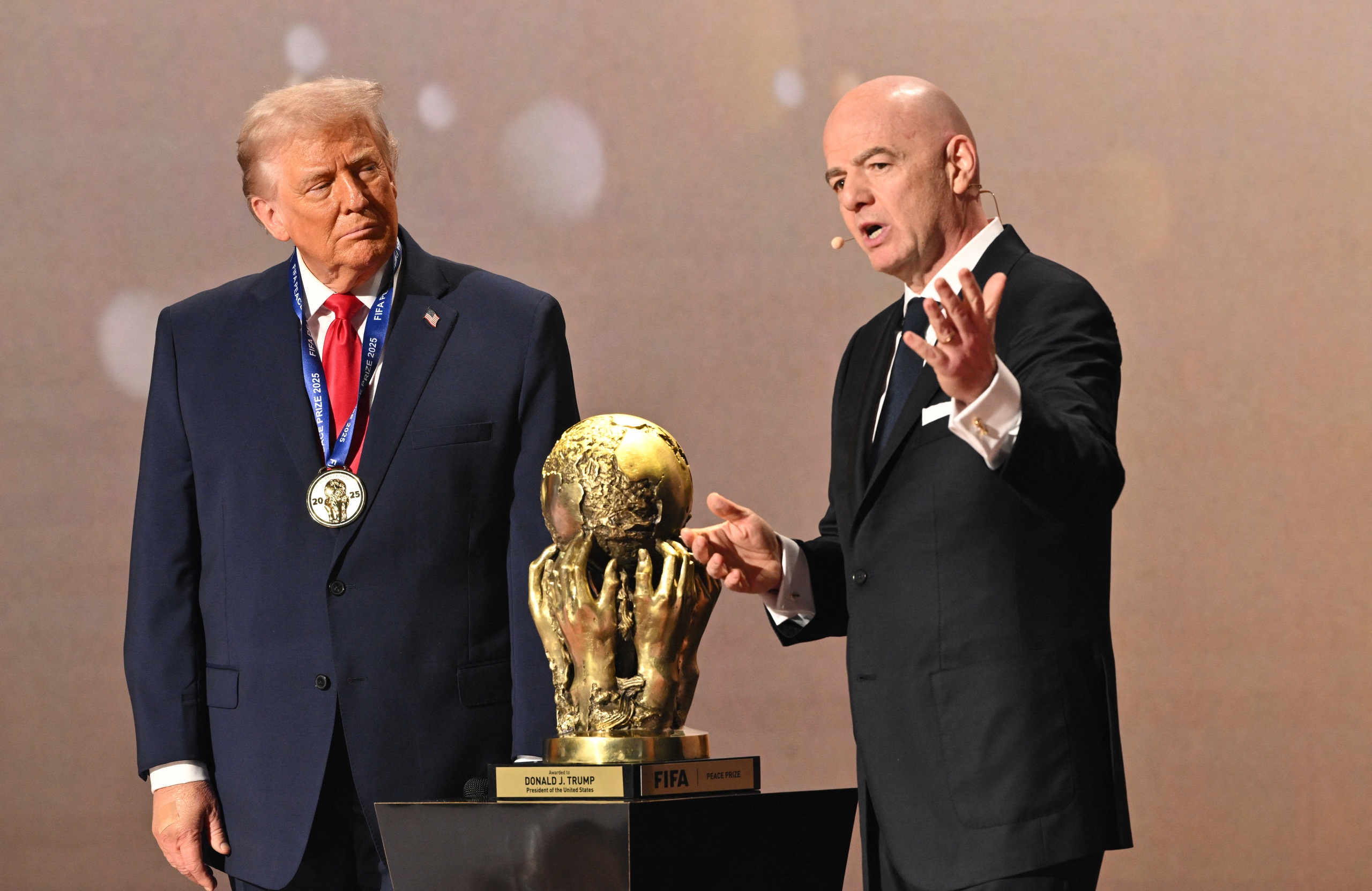 Nóng: 8 bảng đấu World Cup 2026 cực gay cấn, Tổng thống Trump nhận giải thưởng lạ từ FIFA- Ảnh 1.