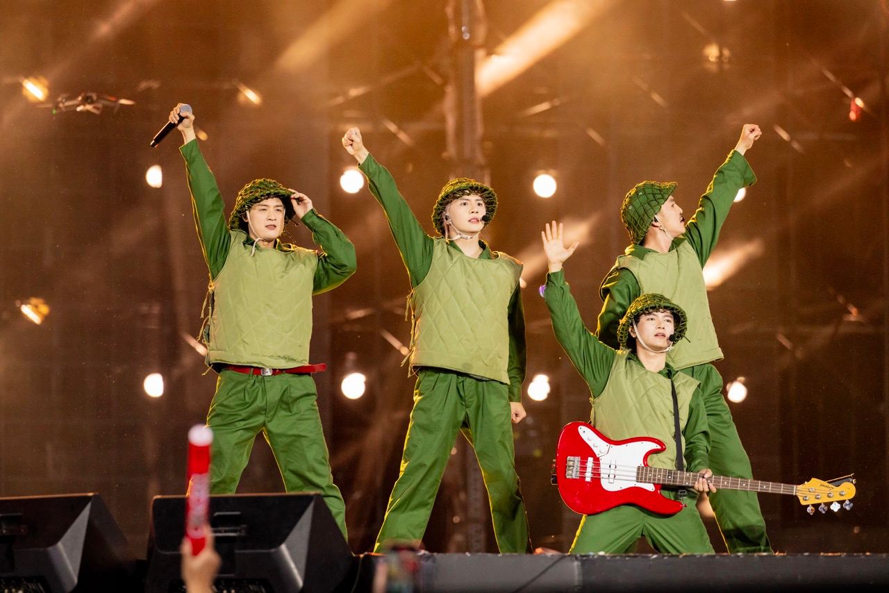 8 concert tái định hình nhạc Việt 2025: Anh Trai - Em Xinh cạnh tranh gắt, nhưng Top 1 đang thuộc về “Hoàng tử”- Ảnh 1. 8 concert tái định hình nhạc Việt 2025: Anh Trai - Em Xinh cạnh tranh gắt, nhưng Top 1 đang thuộc về “Hoàng tử”- Ảnh 1.