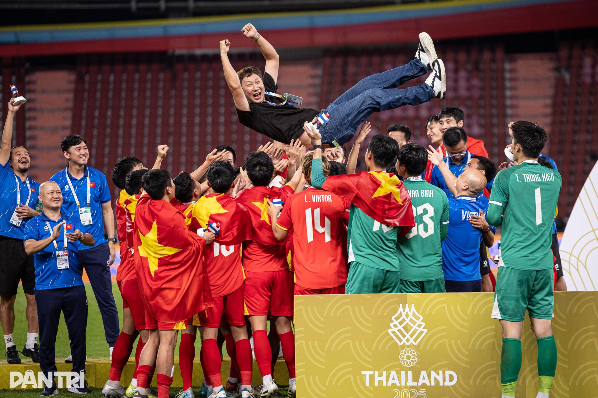 90 phút ngược dòng, HCV gọi tên U22 Việt Nam ở đêm huyền diệu Rajamangala - 1