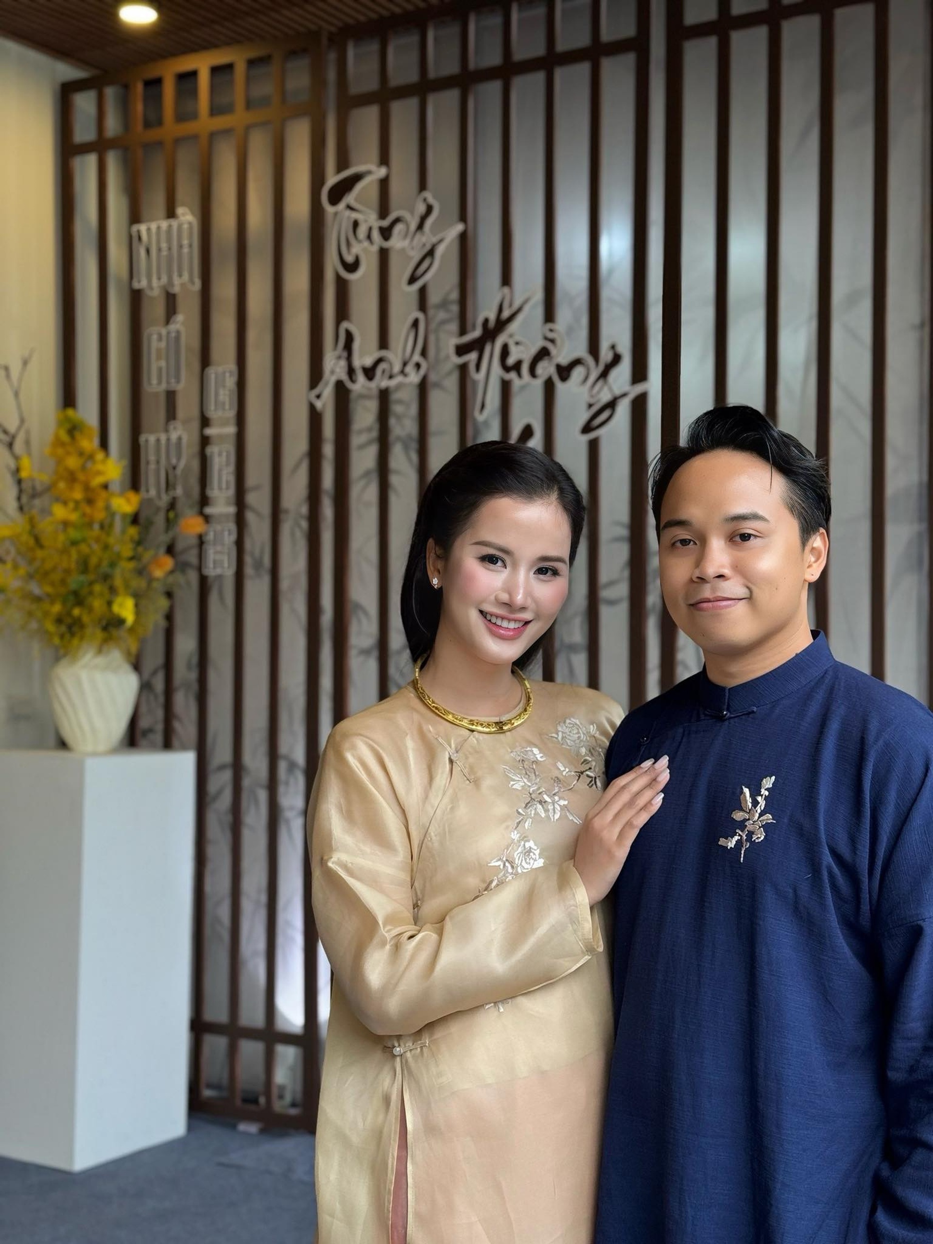 Á hậu Hương Ly: Tuổi thơ chăn trâu, bất ngờ lên xe hoa với chồng doanh nhân - 1 Á hậu Hương Ly: Tuổi thơ chăn trâu, bất ngờ lên xe hoa với chồng doanh nhân - 1