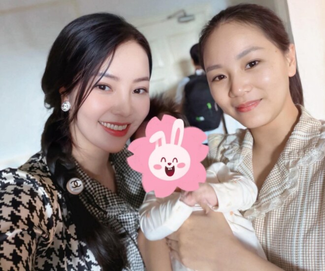 Á hậu Thụy Vân thuê y sĩ tốt nghiệp ngành y để làm bảo mẫu cho bé Kami.