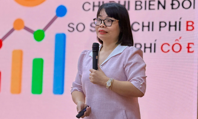 PGS Nguyễn Thị Trang chia sẻ tại hội thảo. Ảnh: Lê Nga