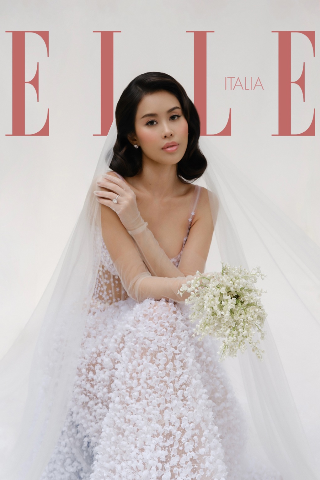Ái nữ tỷ phú Johnathan Hạnh Nguyễn mặc váy cưới đính 15.000 hoa linh lan - 1
