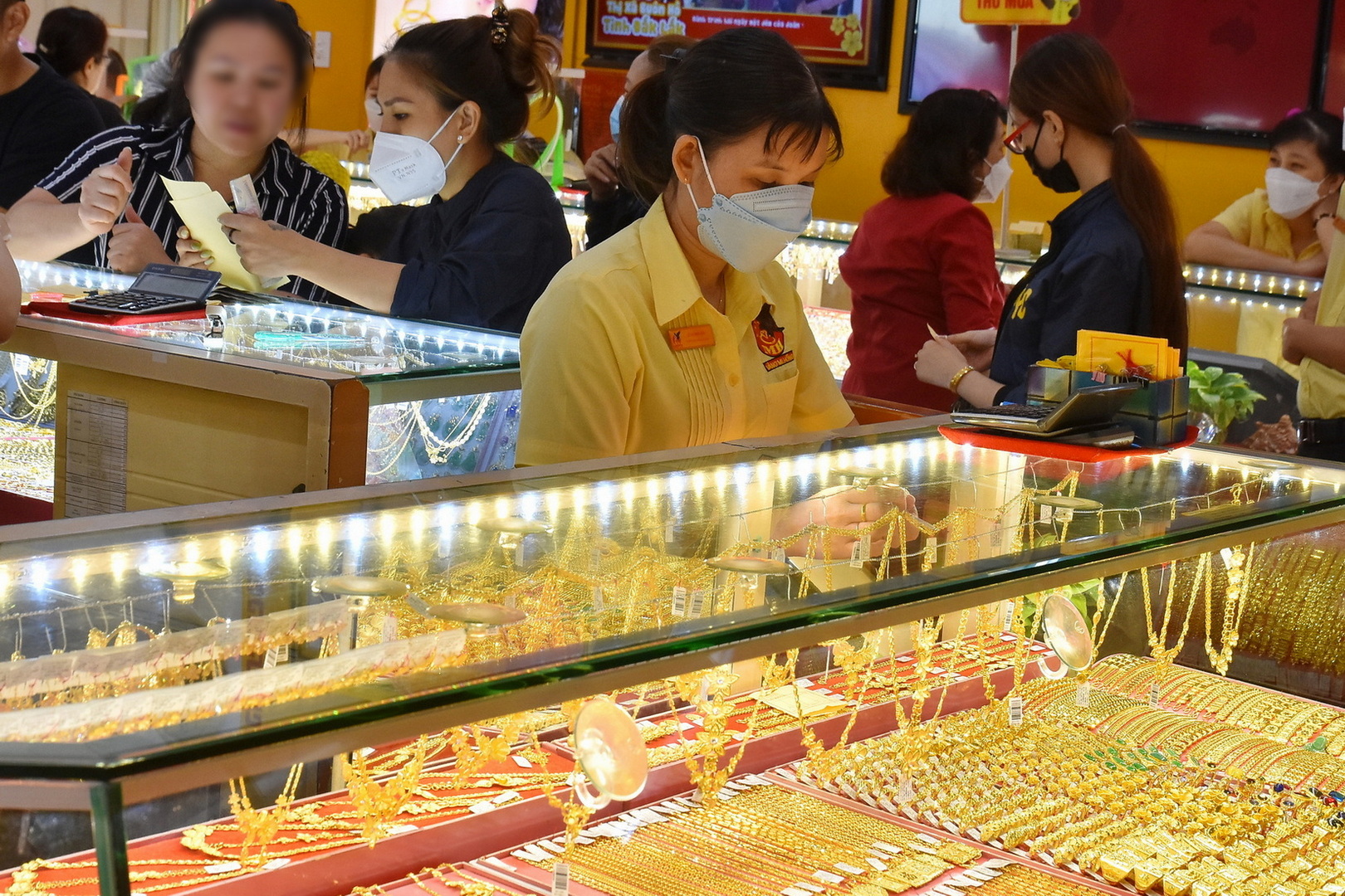 Đánh thuế giao dịch vàng miếng: Ai sẽ là người phải nộp? - Ảnh 1.