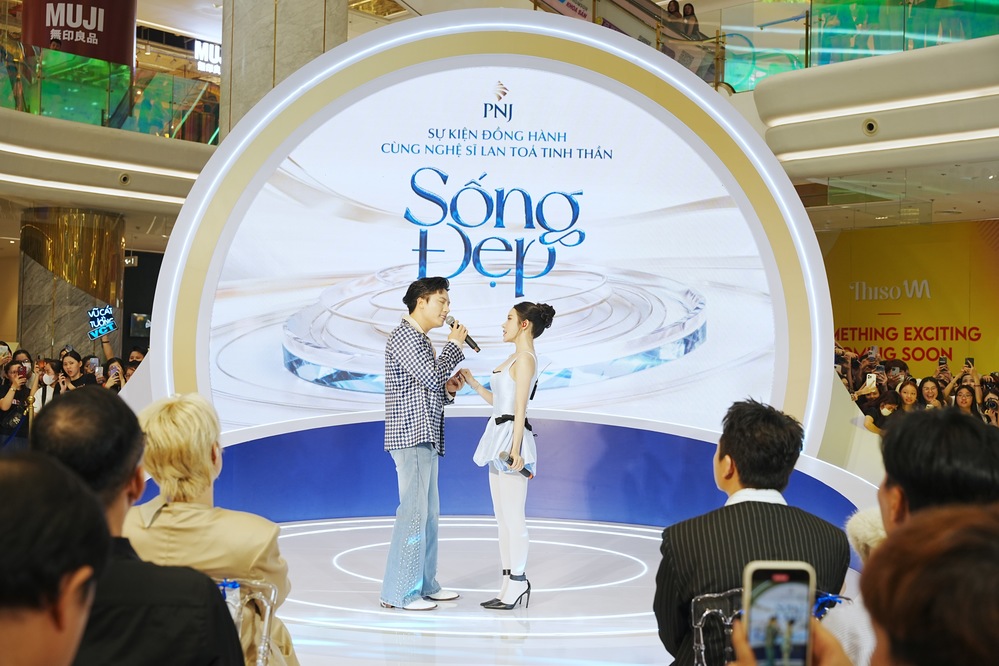  
Anh Tú - LyLy song ca tại sự kiện. - Tin sao Viet - Tin tuc sao Viet - Scandal sao Viet - Tin tuc cua Sao - Tin cua Sao