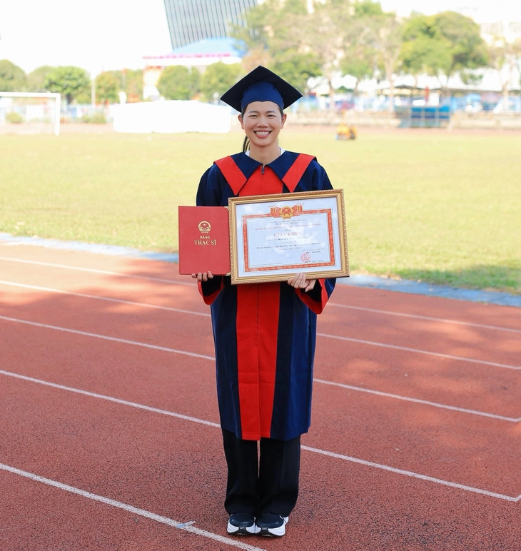 Ánh Viên tốt nghiệp thạc sĩ - Ảnh 1.