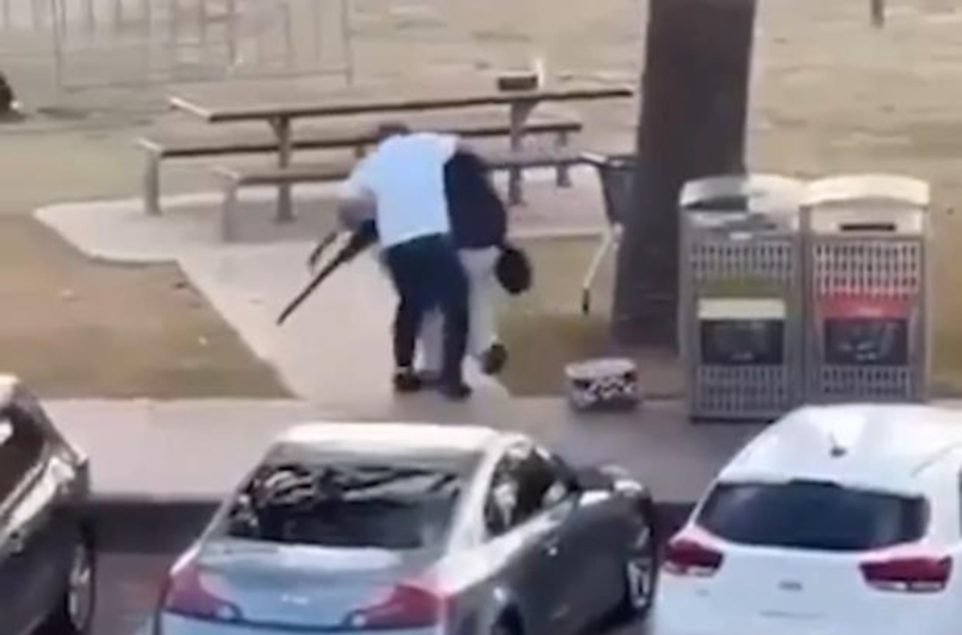 'Anh hùng' tay không tước súng của kẻ xả súng ở Sydney 1 'Anh hùng' tay không tước súng của đối tượng xả súng Sydney - Ảnh 1.