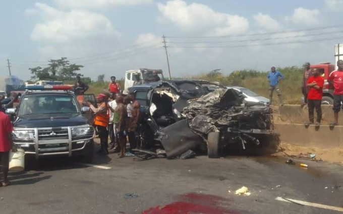 Hiện trường vụ tai nạn, với Anthony Joshua ngồi chiếc xe bên phải. Ảnh: Telegraph