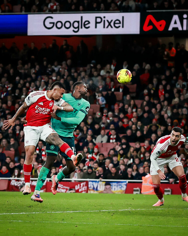 Arsenal thắng nhờ hai bàn phản lưới ở Ngoại hạng Anh 2 Arsenal thang nho hai ban phan luoi o Ngoai hang