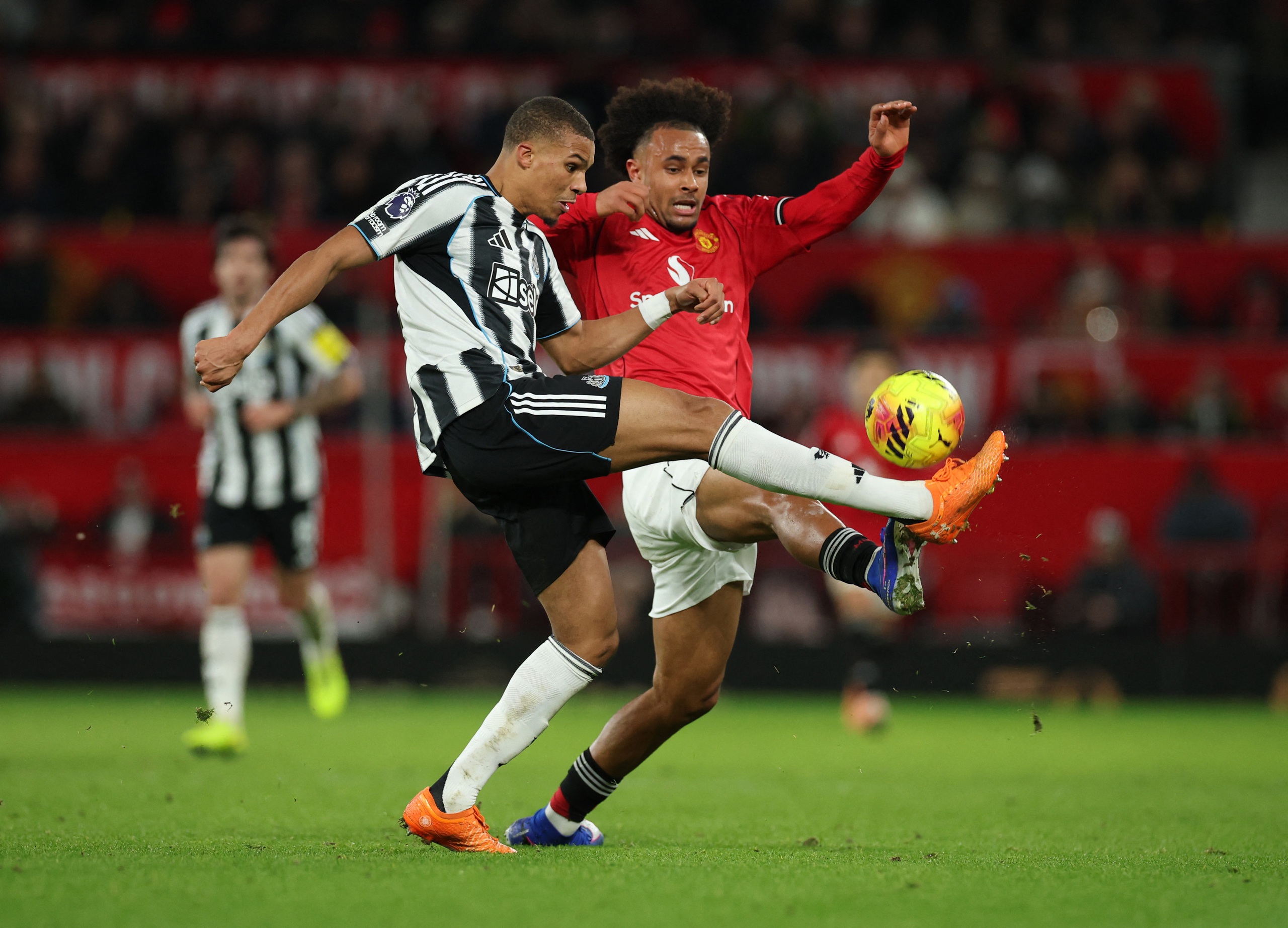 Arsenal vô địch lượt đi nếu thắng Aston Villa, HLV Amorim cùng M.U sẽ lại mạo hiểm?- Ảnh 1.