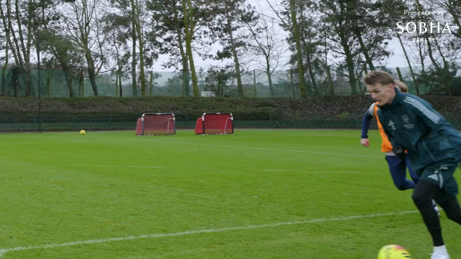 Arsenal tập luyện trước vòng 17 Ngoại hạng Anh