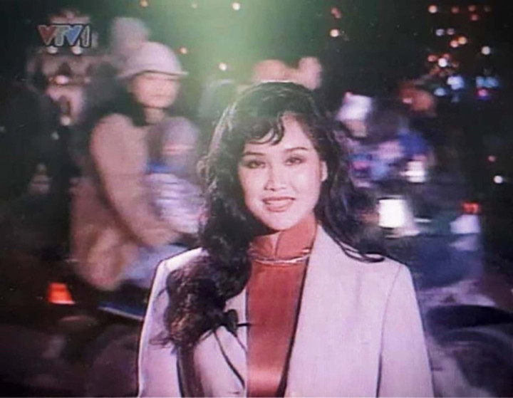 BTV Thu Uyen Hanh trinh tu ngoai giao den hinh