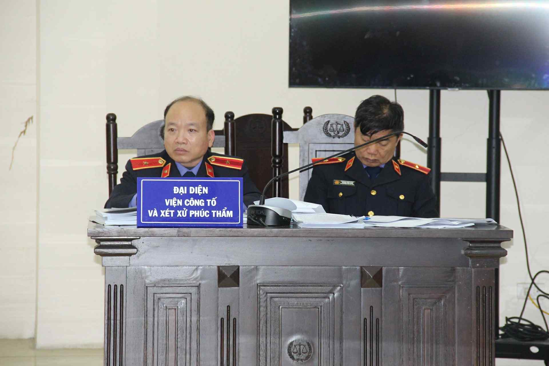 Bà Hoàng Thị Thúy Lan được đề nghị giảm từ 24 đến 30 tháng tù 4 Bà Hoàng Thị Thúy Lan được đề nghị giảm từ 24 đến 30 tháng tù - Ảnh 4.