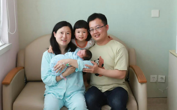 Gia đình 4 thành viên của bà Shen Yang. Ảnh: HK01