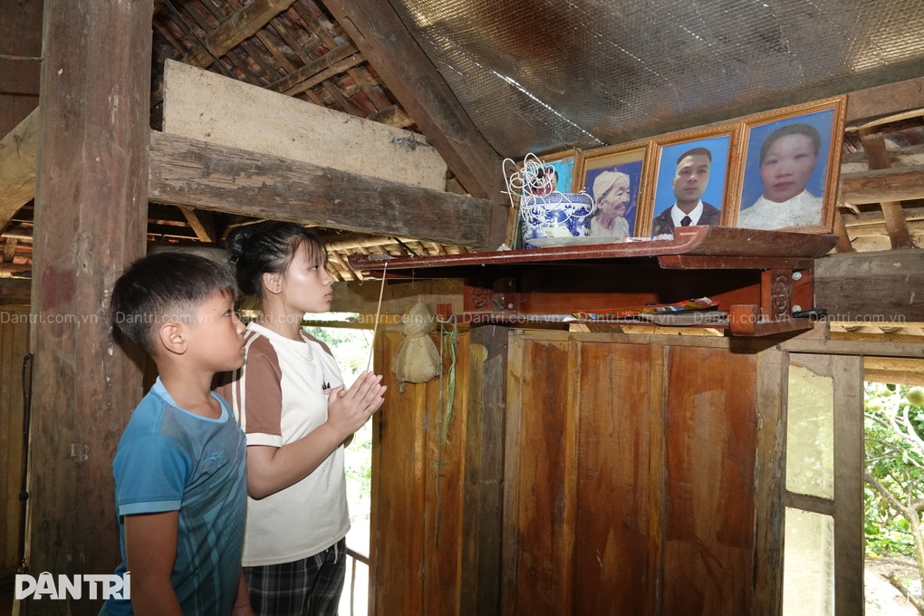 Bà lão đau yếu là chỗ dựa duy nhất của chồng tâm thần và 2 cháu nội mồ côi - 1