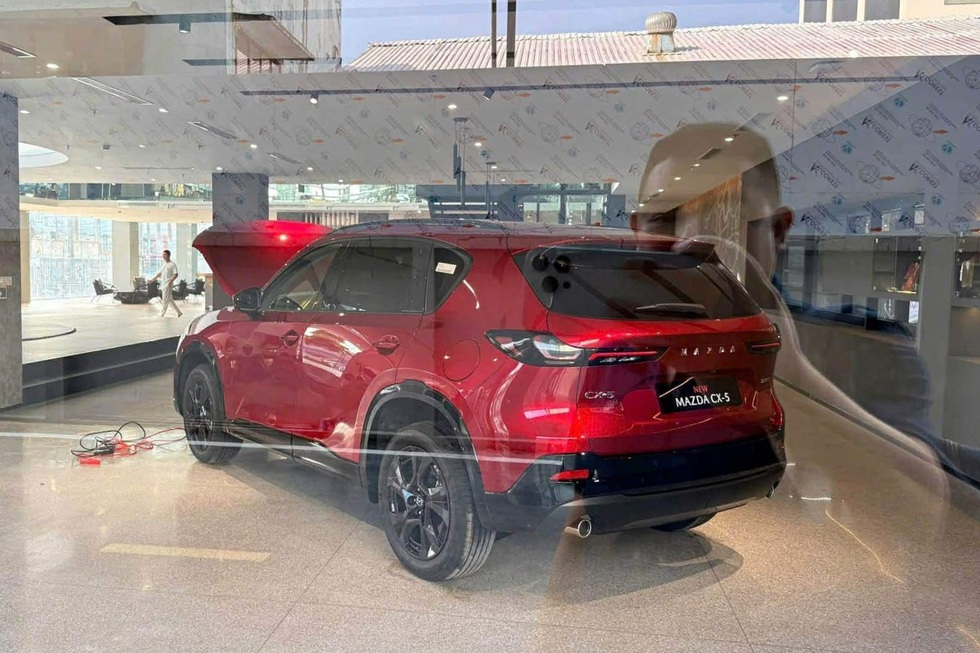 Ba mẫu xe Mazda “lạ” lộ diện tại Việt Nam, có thế hệ mới của CX-5 - 1