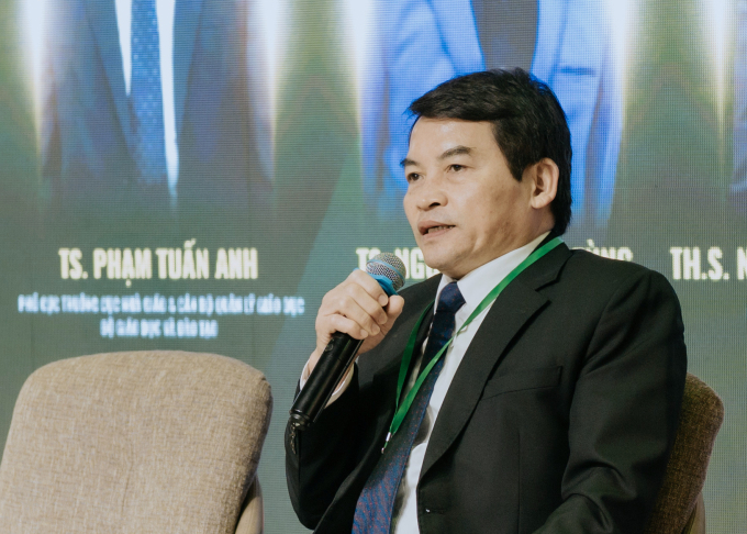 Ông Phạm Tuấn Anh nói về dạy và học Âm nhạc tại tọa đàm chiều 5/12. Ảnh: The NBK Schools