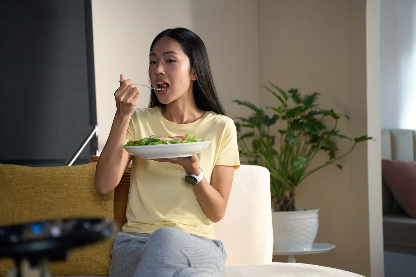 Bác sĩ Đỗ Doãn Bách khuyến khích người trẻ chủ động chăm sóc sức khỏe tim mạch - Ảnh 1.