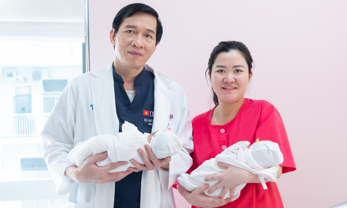 BS Hồ Văn Thu hỗ trợ thai kỳ giúp thai phụ vượt cạn thành công. Ảnh: Bệnh viện cung cấp