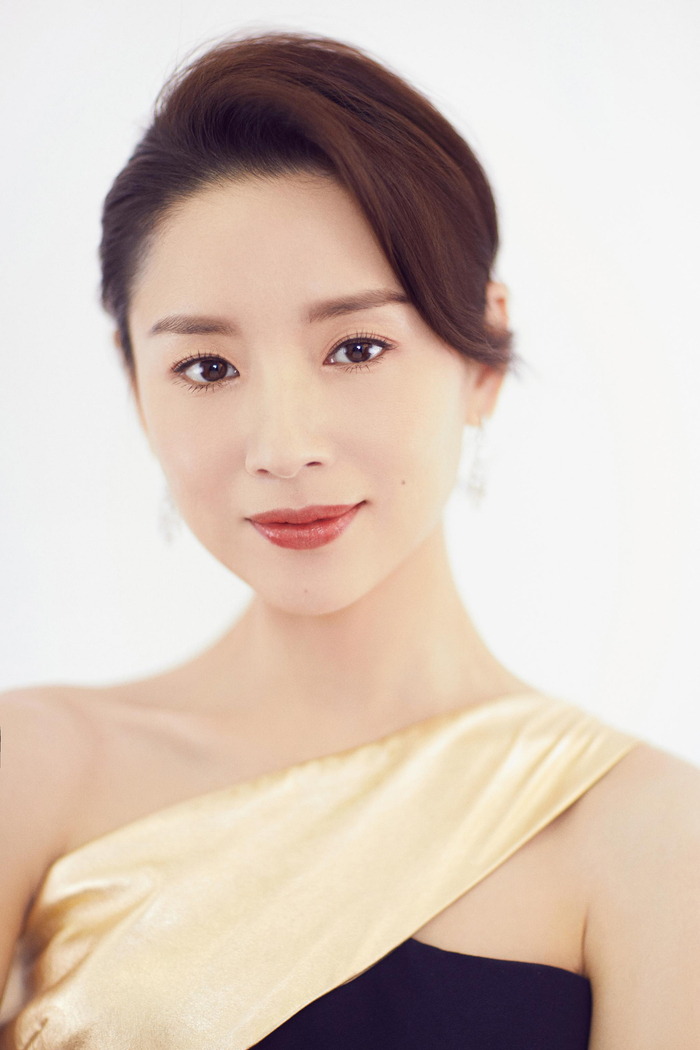 Bach nguyet quang showbiz khong tra noi hoc phi 37