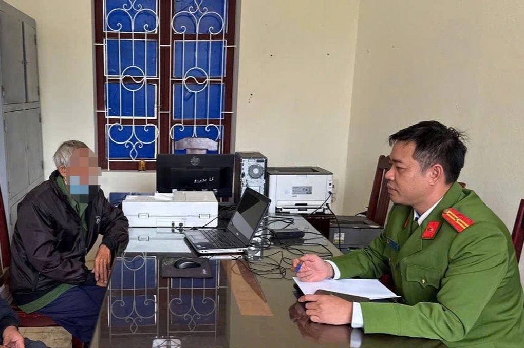 Bán 2 chỉ vàng, rút tiền tiết kiệm để gửi cho cán bộ điều tra - 1