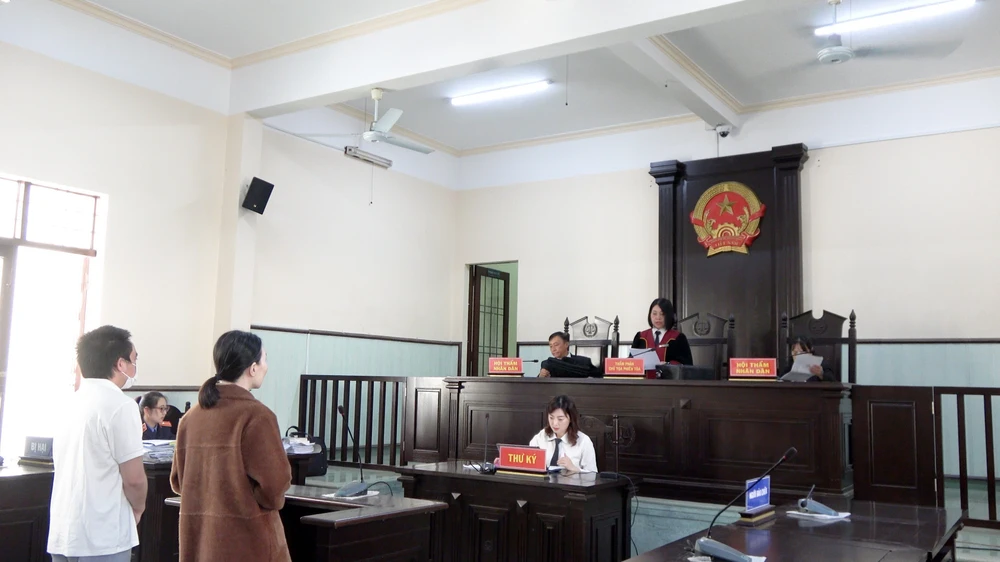 2 nhân viên CDC Lâm Đồng bị tuyên phạt tù về tội tham ô tài sản. phong-chong-tham-nhung (2).jpg