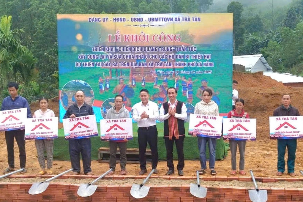 Bạn đọc Dân trí chung tay hỗ trợ xây nhà tặng người dân vùng lũ - 1