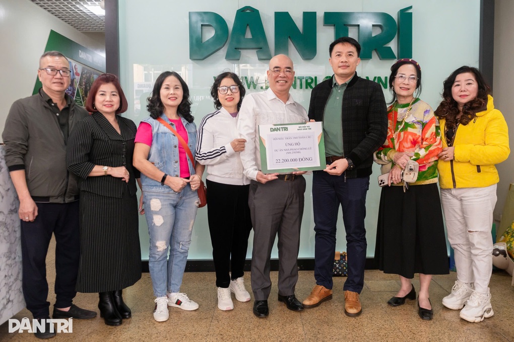 Bạn đọc Dân trí đồng hành xây nhà phao tặng người dân vùng rốn lũ - 1