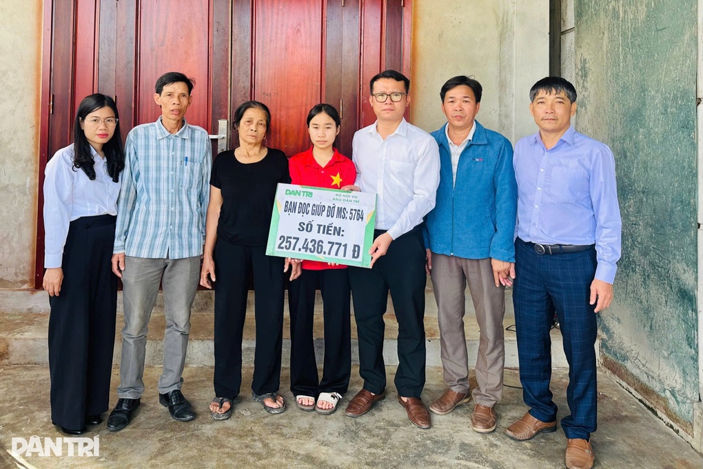 Bạn đọc Dân trí giúp đỡ nữ sinh và 4 em thơ hơn 257 triệu đồng - 1