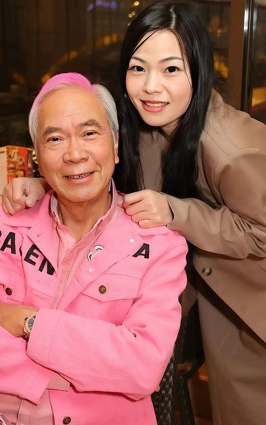 Bạn gái kém 40 tuổi chia tay ngôi sao “Tây du ký” sau khi mãn hạn tù? - 1