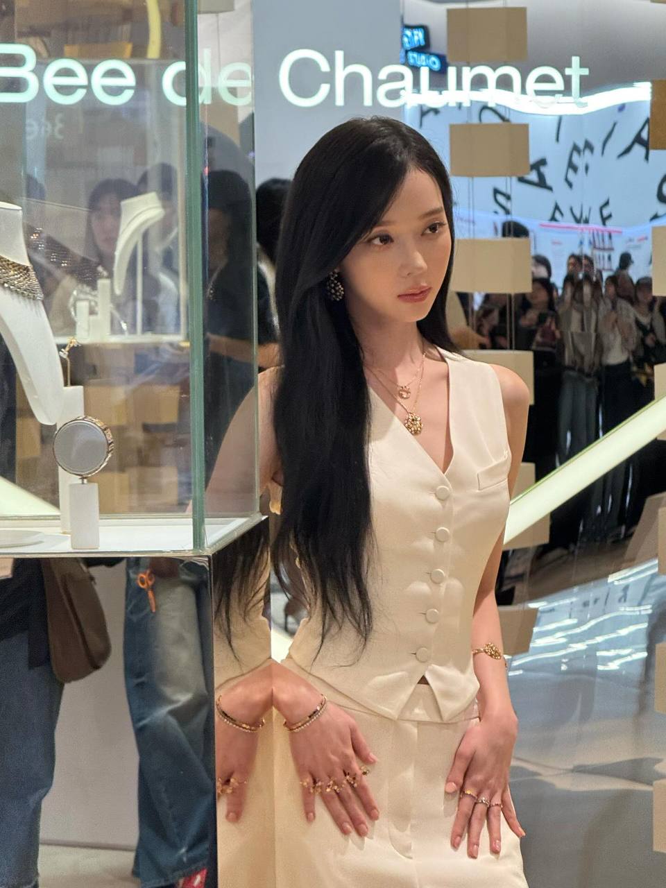 Bạn gái tin đồn của Jungkook được so ngang với Kim Ji Won- Ảnh 5. Bạn gái tin đồn của Jungkook được so ngang với Kim Ji Won- Ảnh 5.