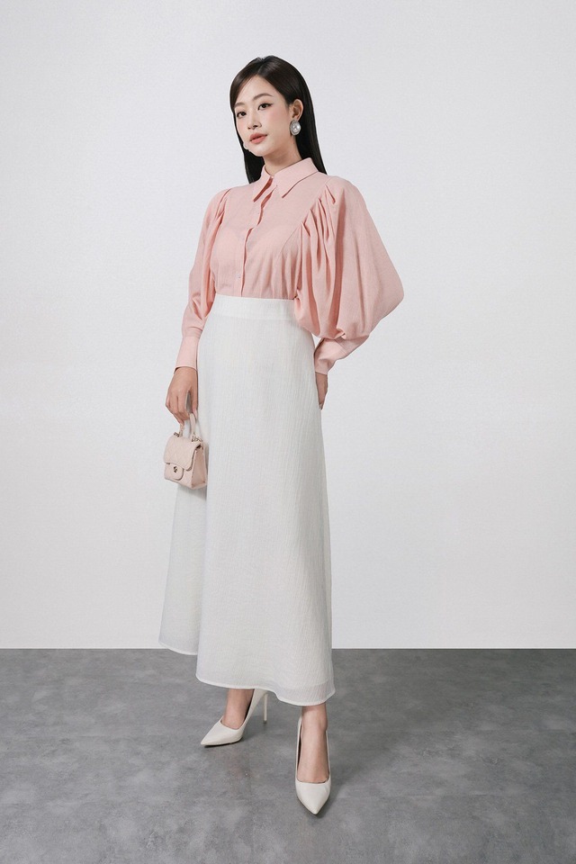 Bản phối với áo sơ mi tay phồng đầy phá cách, nâng tầm nhan sắc- Ảnh 1.