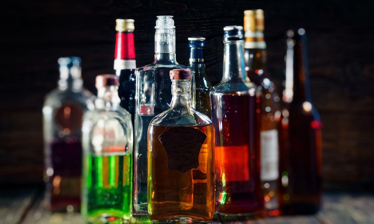 Bán rượu bia trong chai nhỏ sẽ giúp giảm say, bạo lực 1 Ban ruou bia trong chai nho se giup giam say bao luc