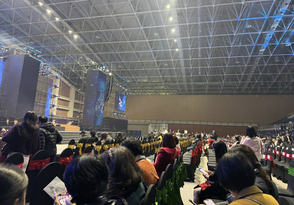 Ban tổ chức Về đây bốn cánh chim trời lên tiếng vụ hoãn show phút chót - 1