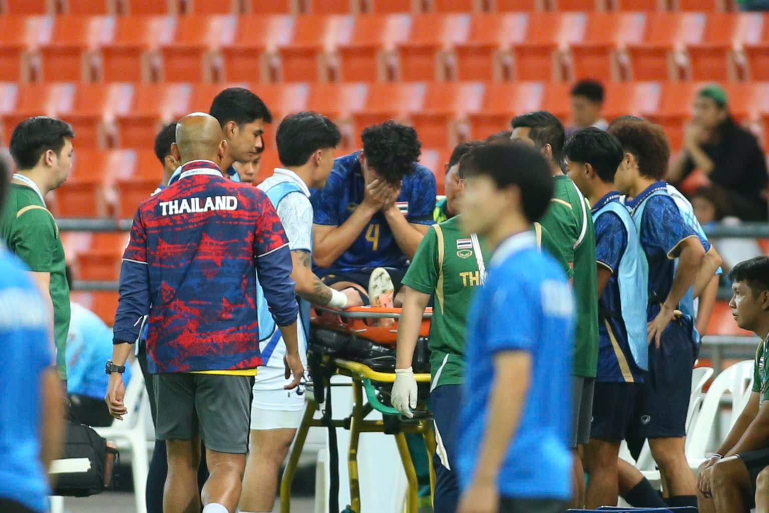 Báo Hàn Quốc khen 'ma thuật' HLV Kim Sang-sik, lộ tâm trạng U.22 Thái Lan ‘nhiều nước mắt’ sau chung kết- Ảnh 1.