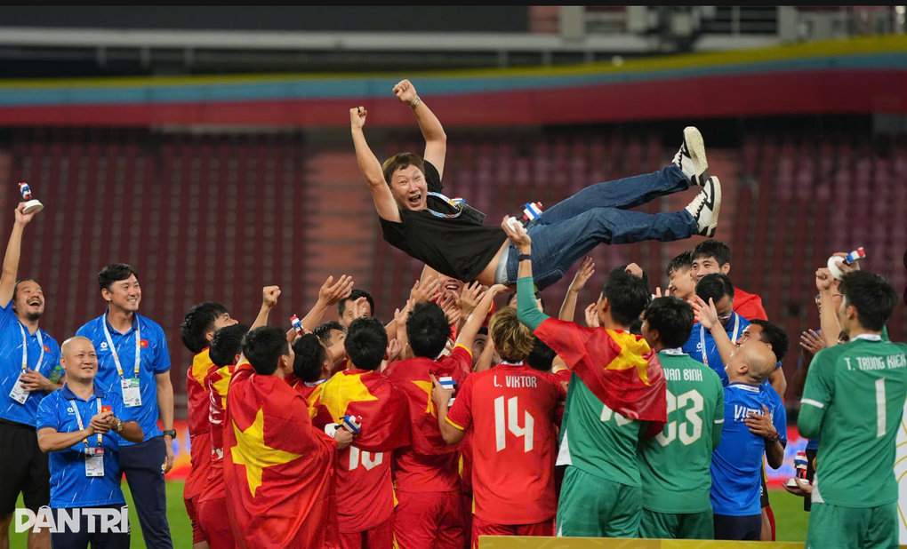 Báo Hàn Quốc ngợi ca kỷ lục của HLV Kim Sang Sik với bóng đá Việt Nam - 1