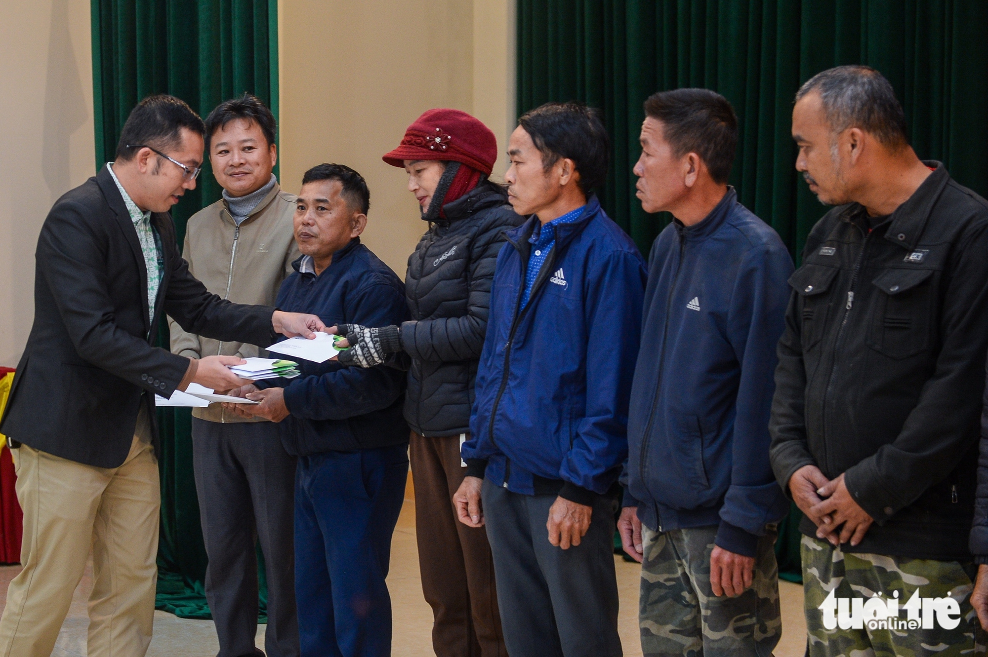 Báo Tuổi Trẻ cùng GREENFEED trao 1,2 tỉ đồng cho người dân Hà Tĩnh bị ảnh hưởng bởi bão lũ 1 báo Tuổi Trẻ - Ảnh 1.