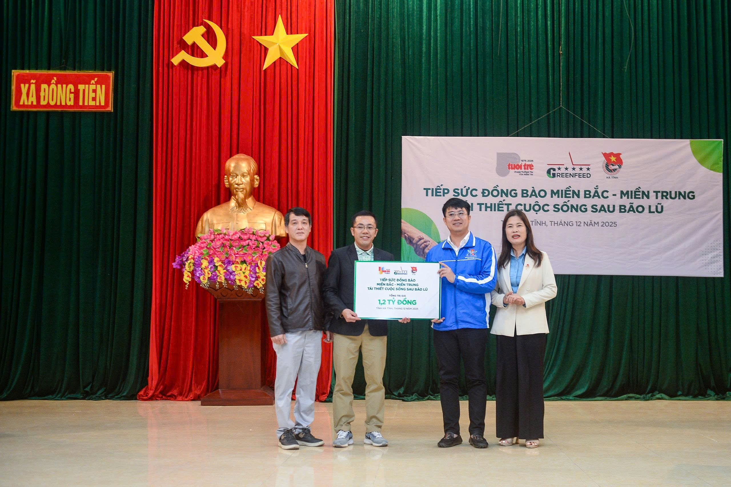 Báo Tuổi Trẻ cùng GREENFEED trao 1,2 tỉ đồng cho người dân Hà Tĩnh bị ảnh hưởng bởi bão lũ - Ảnh 9. Báo Tuổi Trẻ cùng GREENFEED trao 1,2 tỉ đồng cho người dân Hà Tĩnh bị ảnh hưởng bởi bão lũ - Ảnh 9.