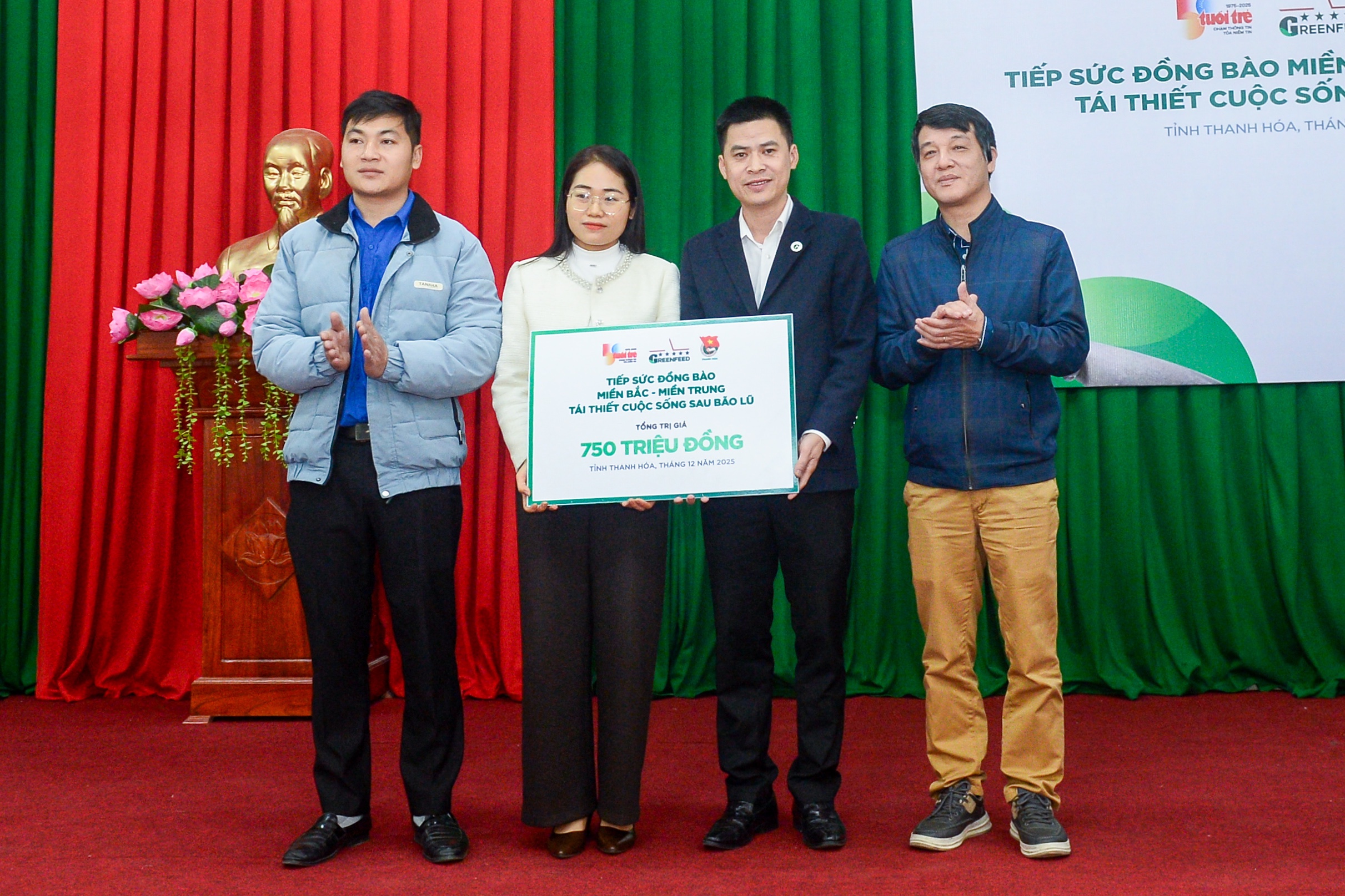 Báo Tuổi Trẻ và GREENFEED giúp đồng bào vùng cao tái thiết sau bão lũ - Ảnh 1.