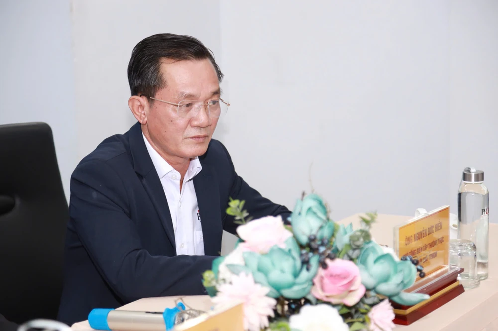 Ông Nguyễn Đức Hiển, Phó Tổng Biên tập thường trực báo Pháp Luật TP.HCM nhấn mạnh báo luôn cố gắng giữ vững giá trị cốt lõi là thế mạnh về thông tin pháp lý. Ảnh: NGUYỆT NHI báo Văn Hối Thượng Hải