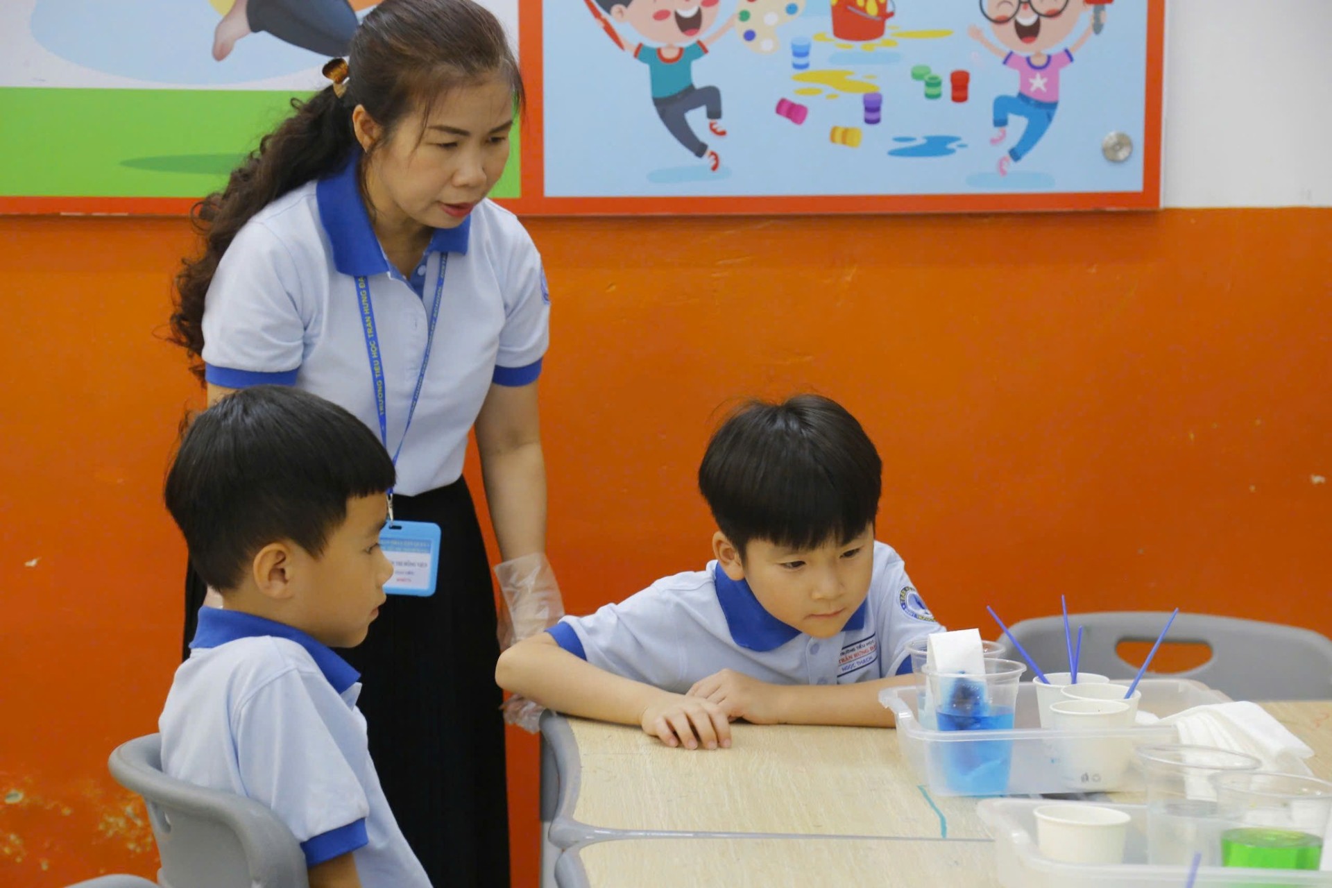 Tăng phụ cấp ưu đãi nghề giáo viên: Bảo đảm công bằng, thu hẹp chênh lệch - Ảnh 1. Tăng phụ cấp ưu đãi nghề giáo viên: Bảo đảm công bằng, thu hẹp chênh lệch - Ảnh 1.