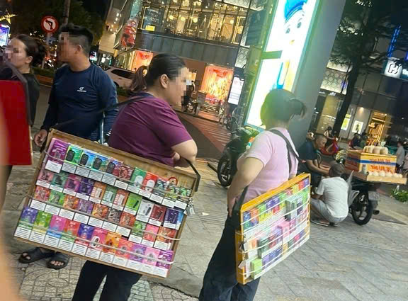 Báo động tình trạng hút thuốc lá thụ động nơi làm việc, quán cà phê- Ảnh 2.