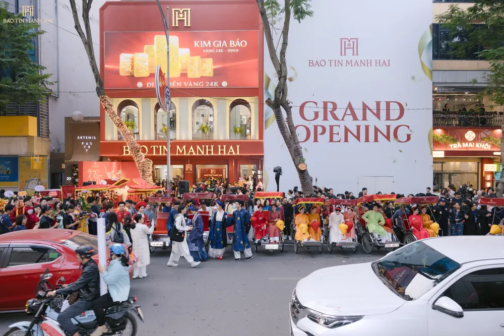 Bảo tín Mạnh Hải khai trương cửa hàng Flagship tại 18 Ngô Quyền, nơi không chỉ là một cửa hàng kinh doanh mà còn được định vị là không gian nghệ thuật và văn hoá kim hoàn. CENT1554.jpeg
