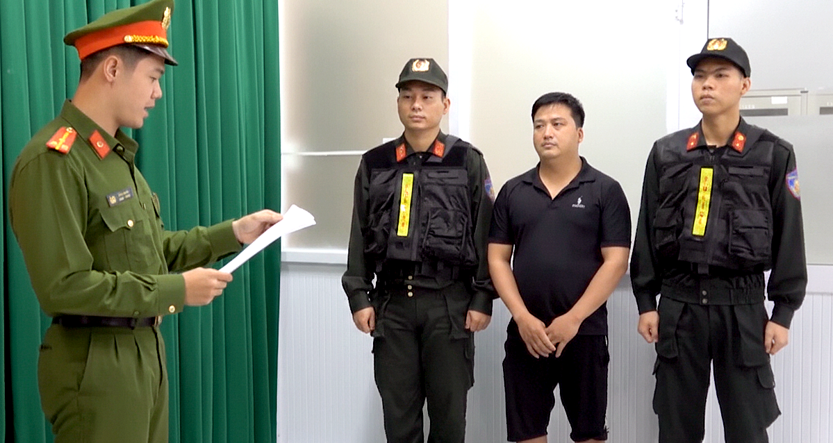 Bắt 7 người biến thịt heo thành thịt bò bằng hóa chất, mỗi ngày sản xuất 600kg - Ảnh 1.